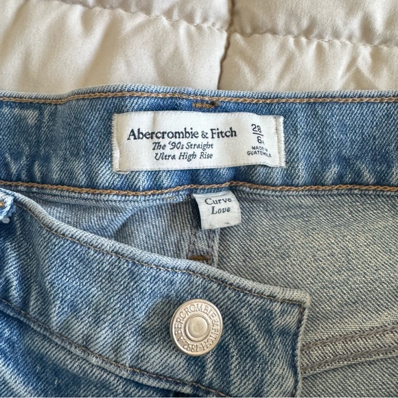 Abercombie and Fitch The 90s Straight Ultra High Rise Distressed Jean - Picture 2 of 3